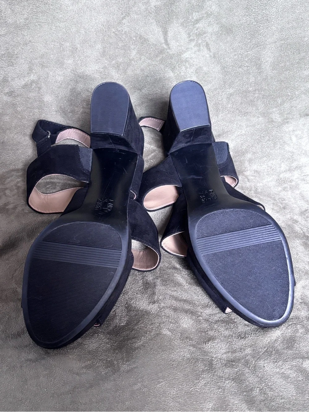 NATURALIZER SZ 8.5 Black Faux Suede Platform Block Heel Strappy/Adjust. Sandals